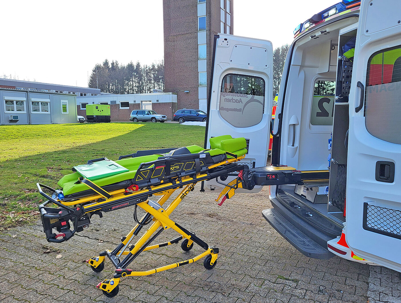 Mit der Übergabe der letzten sechs von insgesamt elf neuen Krankentransportwagen ist die Modernisierung dieser Flotte in der StädteRegion Aachen erfolgreich abgeschlossen.