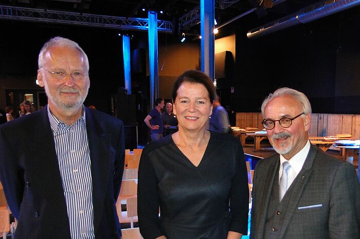 Städteregionsrat Helmut Etschenberg stellt Klageverfahren in Maastricht vor.