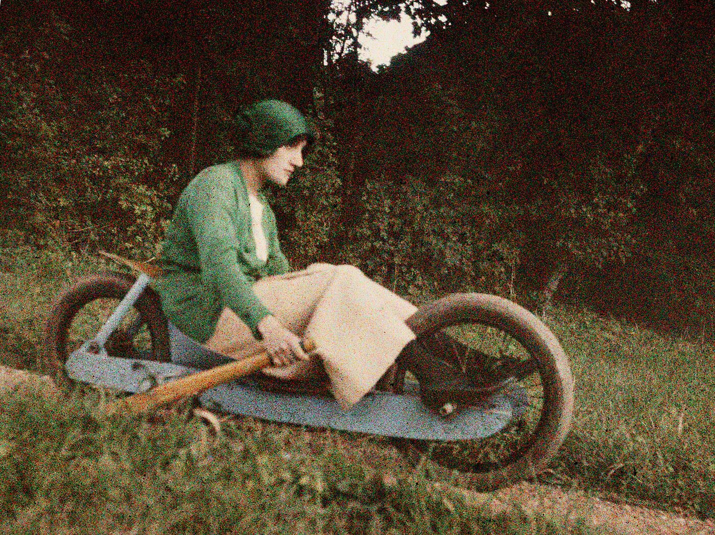 Jaques-Henri Lartigue: Bibi auf der Insel S. Honorat, Cannes, Frankreich 1927