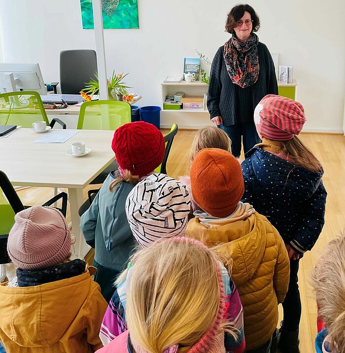 Im Büro von Birgit Nolte erfuhren die Kinder, was denn die Aufgaben einer Kreisdirektorin genau sind.