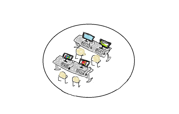 Zeichnung: Dargestellt ist der Ausschnitt eines Klassenraums mit vier Arbeitsplätzen, die mit Computern ausgestattet sind.