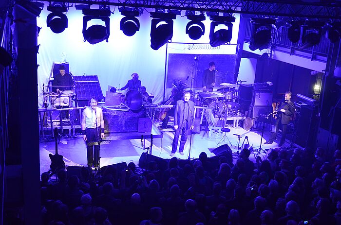 Einstürzende Neubauten, © Dirk Müller Die Band Einstürzende Neubauten gibt ein Konzert.