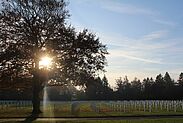 Sonnenaufgang am Soldatenfriedhof Henri-Chapelle