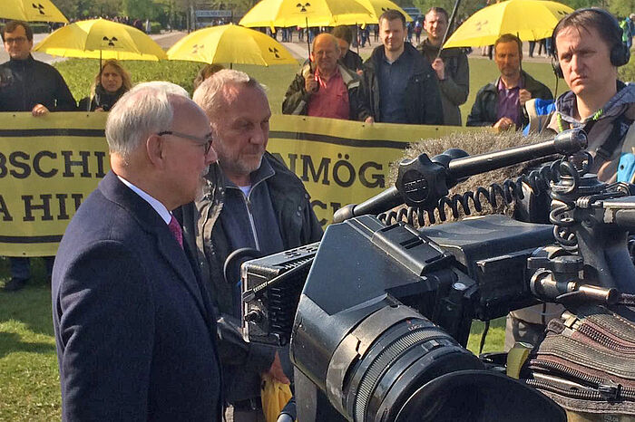 Foto mit MdL Reiner Priggen: Für Städteregionsrat Helmut Etschenberg ist die Sicherheit der Menschen der Aachener Region eine parteiübergreifende Angelegenheit! Mit allen politischen und juristischen Mitteln versucht die StädteRegion Aachen mit ihren 