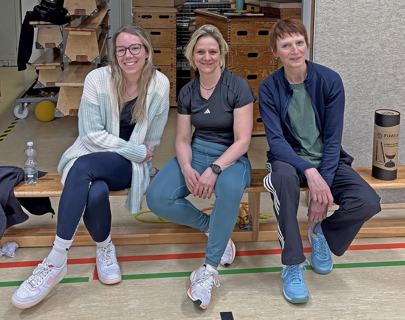 Drei Frauen nebeneinander