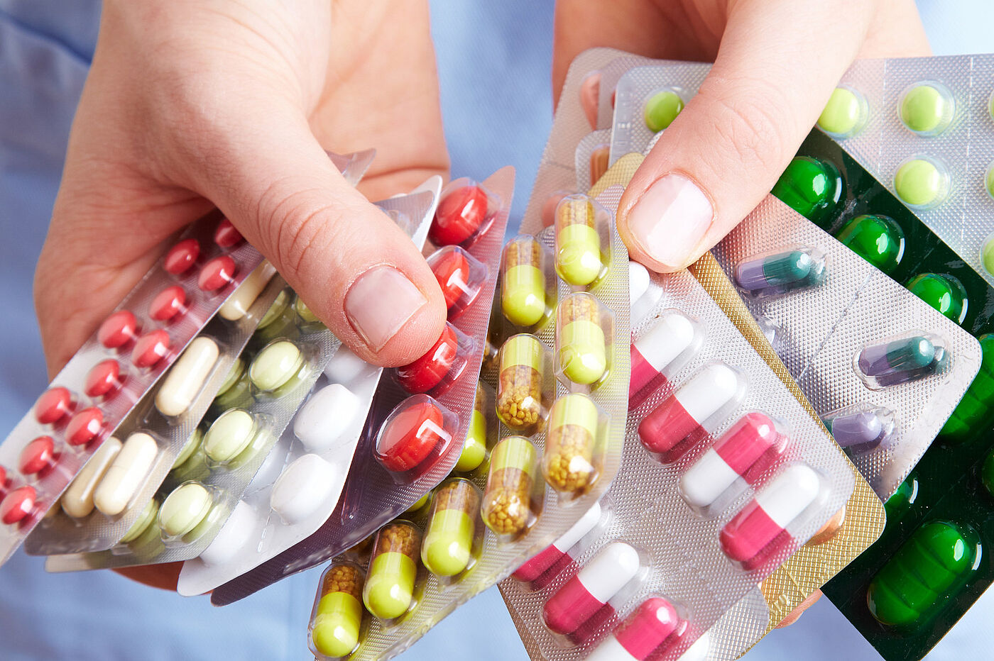 Mehrere Tabletten sind zu sehen