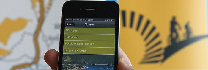 Touren-App der StädteRegion Aachen Bild von einem Smartphone auf dem die App geöffnet ist.