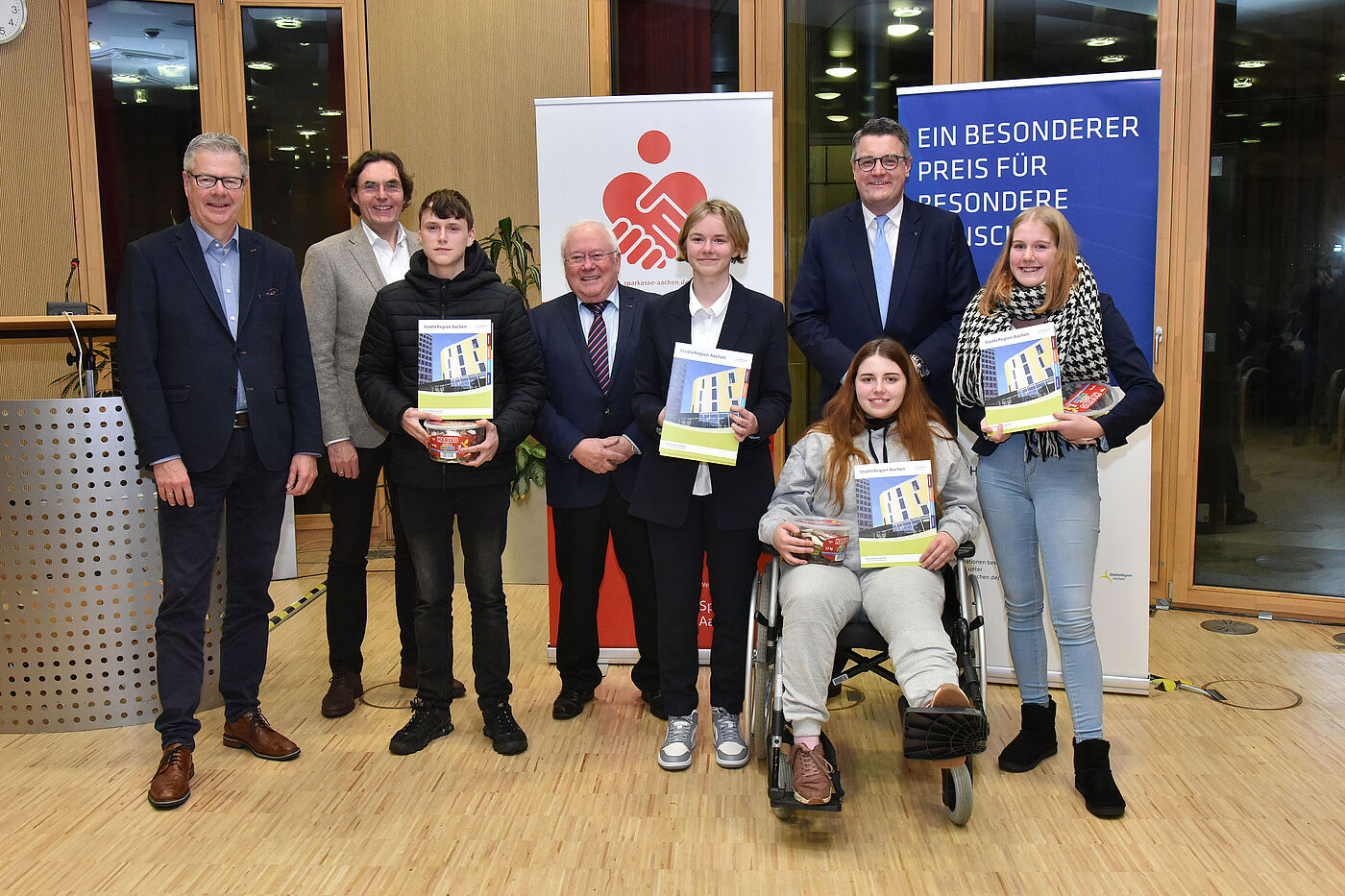 Sie übernehmen in Eschweiler Verantwortung im Ehrenamt und sind da, wenn sie gebraucht werden. Von rechts: Zoe Ecker, Svenja Völl, Sophie Palm und Dominik Dreifert.