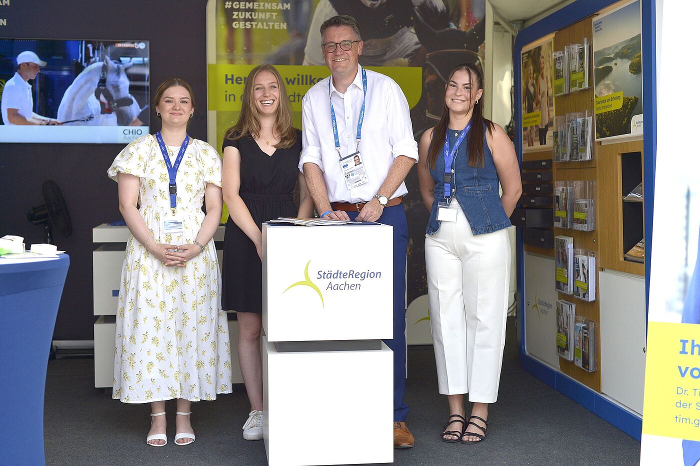 Noch bis Sonntag für Sie da – das Team der StädteRegion Aachen auf dem CHIO