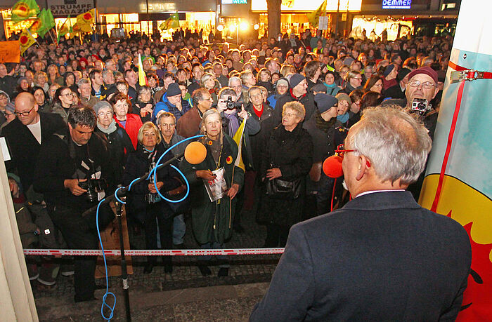 Großdemo am Elisenbrunnen