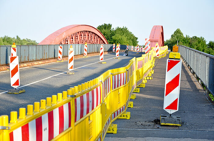 Straßenabsperrung mit Baken