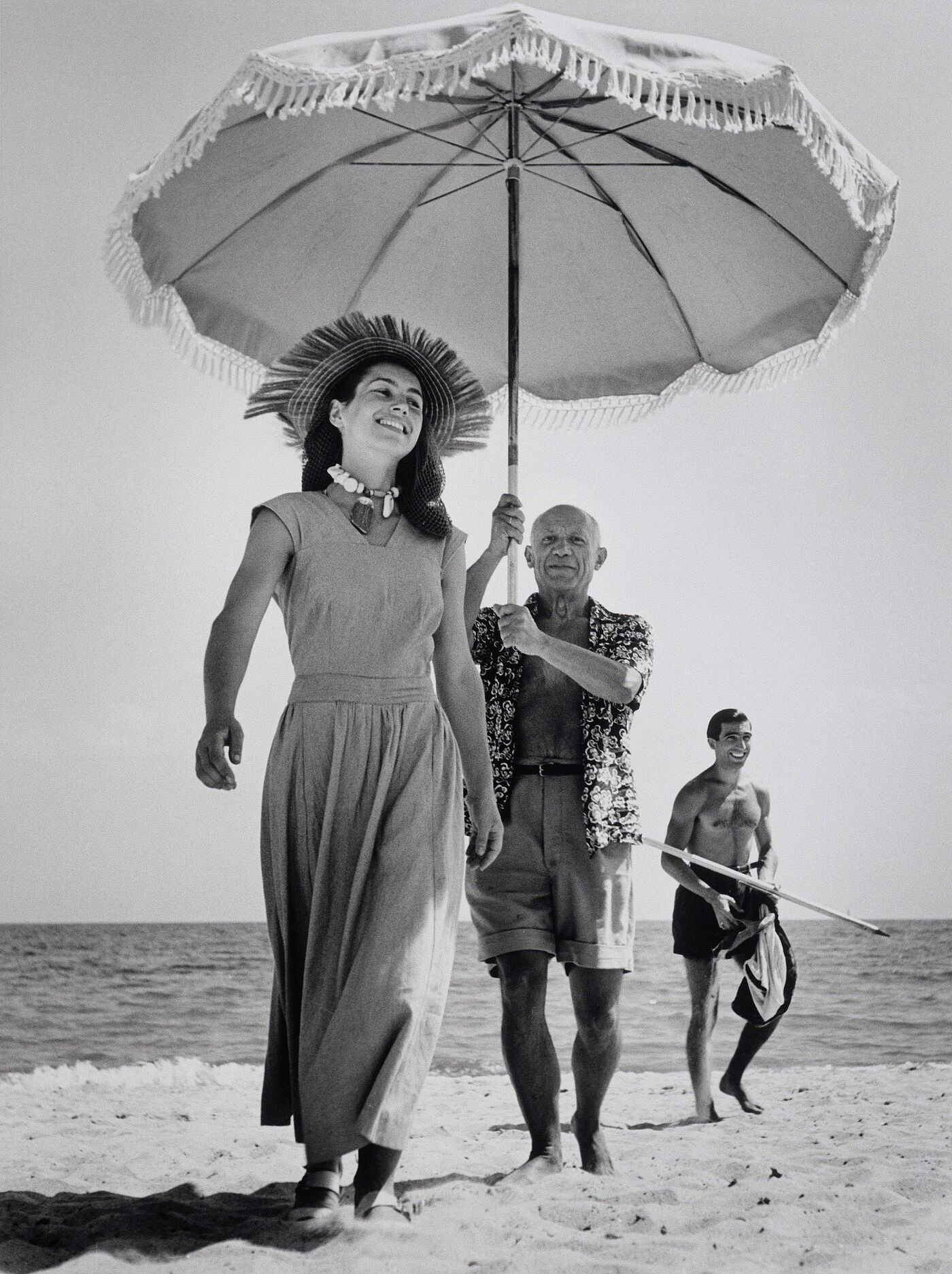 Robert Capa, Pablo Picasso with Françoise Gilot and his nephew Javier Vilato, on the beach, Golfe-Juan, France, August 1948. 