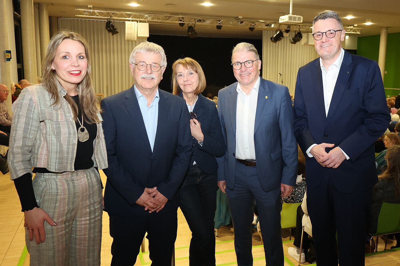 Monschaus stellvertretende Bürgermeisterin Joanna Szymanska-Bica, Roetgens stellvertretender Bürgermeister Klaus Onasch, Nina Mika-Helfmeier (Leiterin Stabsstelle Kultur StädteRegion Aachen), Simmeraths Bürgermeister Bernd Goffart und Städteregionsrat Dr. Tim Grüttemeier.