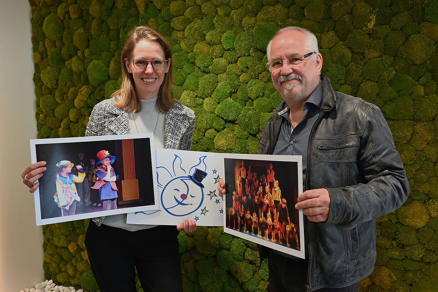 Judith Urban von der Raiffeisenbank Eifel und Jugendpfleger Ralf Pauli vom Amt für Kinder, Jugend und Familie der StädteRegion Aachen freuen sich schon heute auf jede Menge Zirkus mit den Kindern aus der Nordeifel. 
