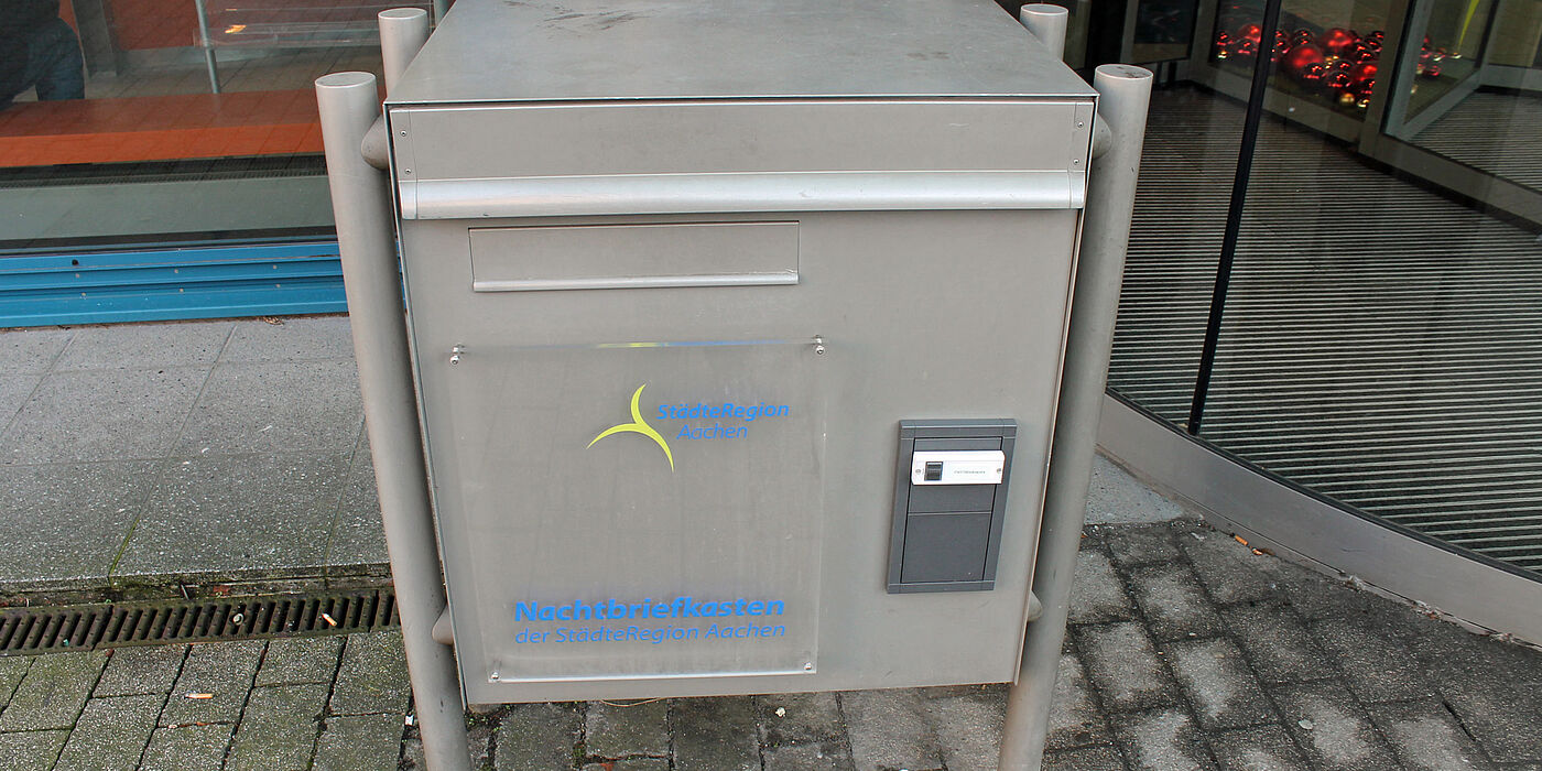 Foto des Nachtrbriefkastens am Haupteingang des Hauses der StädteRegion