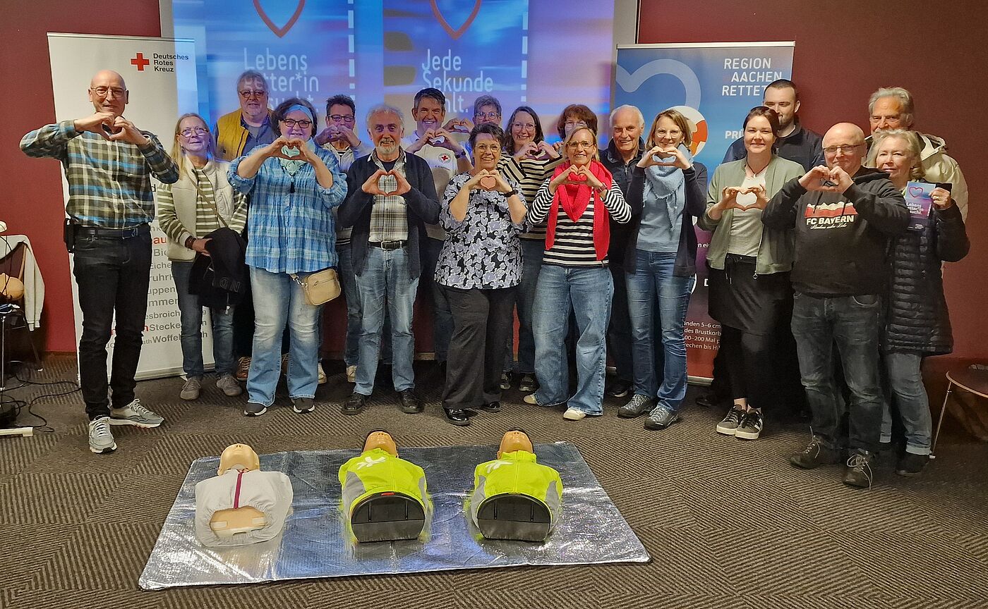 27 Bürgerinnen und Bürger haben unter dem Motto „Im Rhythmus bleiben“ an einem Ersthelfer-Reanimationskurs teilgenommen. Ziel ist es, dass im Ernstfall Leben gerettet werden können. 
