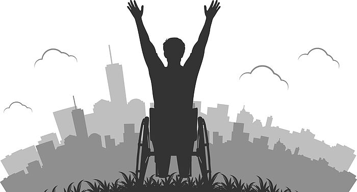 Person im Rollstuhl vor der Silhouette einer Stadt