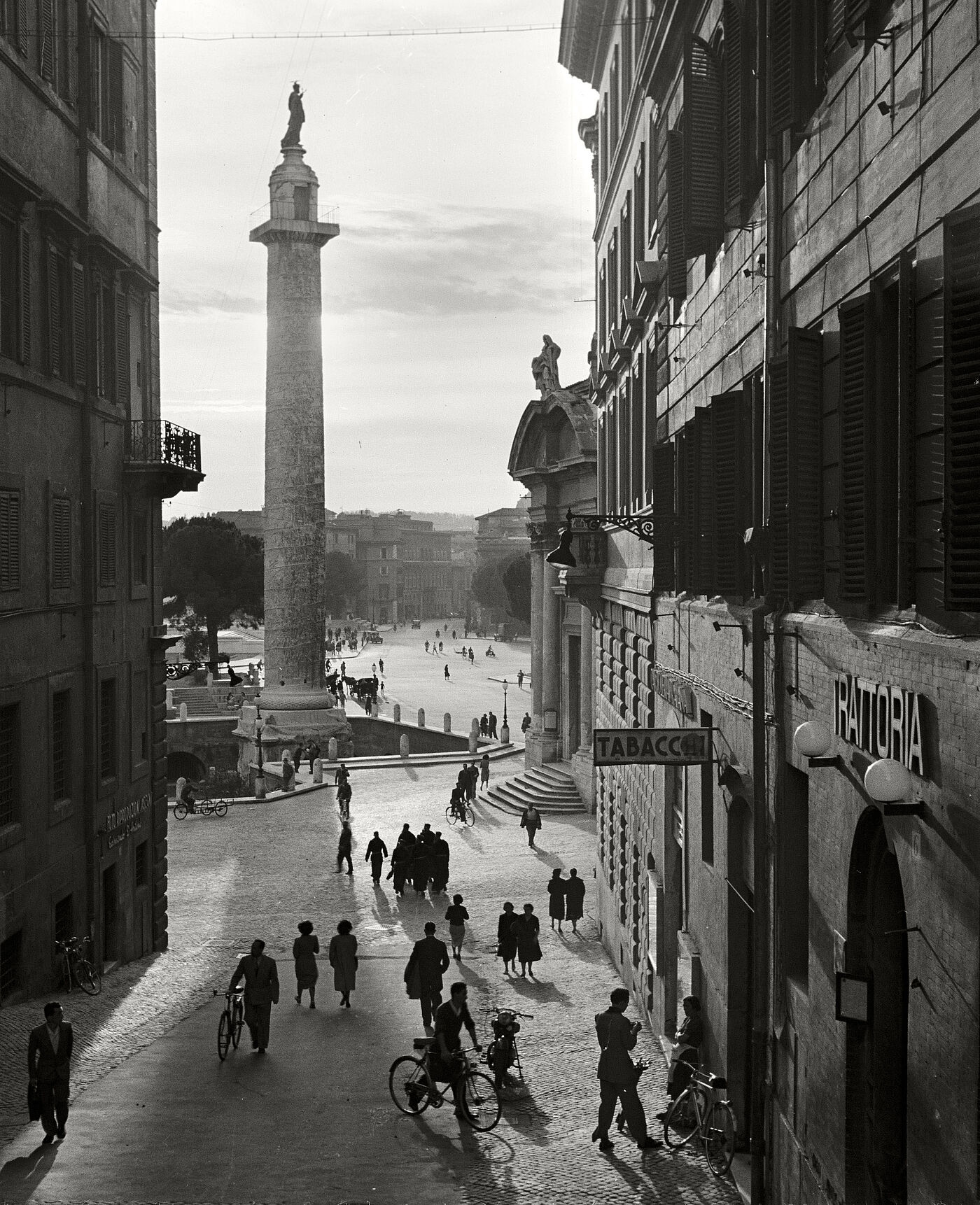 Blick auf die Kaiser Trajan Säule, Rom 1949