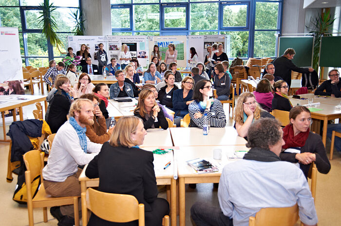 Lehrkräfte bei einer MINT-Konferenz