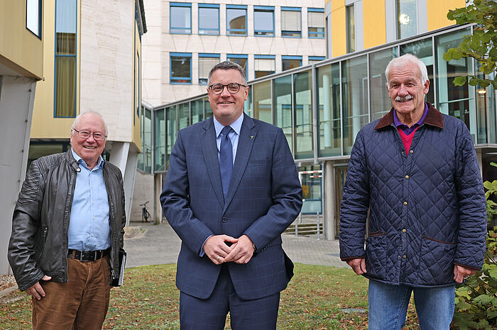 Gemeinsam stark für das Ehrenamt unterwegs (von links): Der städteregionale Ehrenamtsbeauftragte, Theo Steinröx, Städteregionsrat Dr. Tim Grüttemeier und Gerd Schnitzler vom Stadtsportbund Stolberg und Regiosportbund.