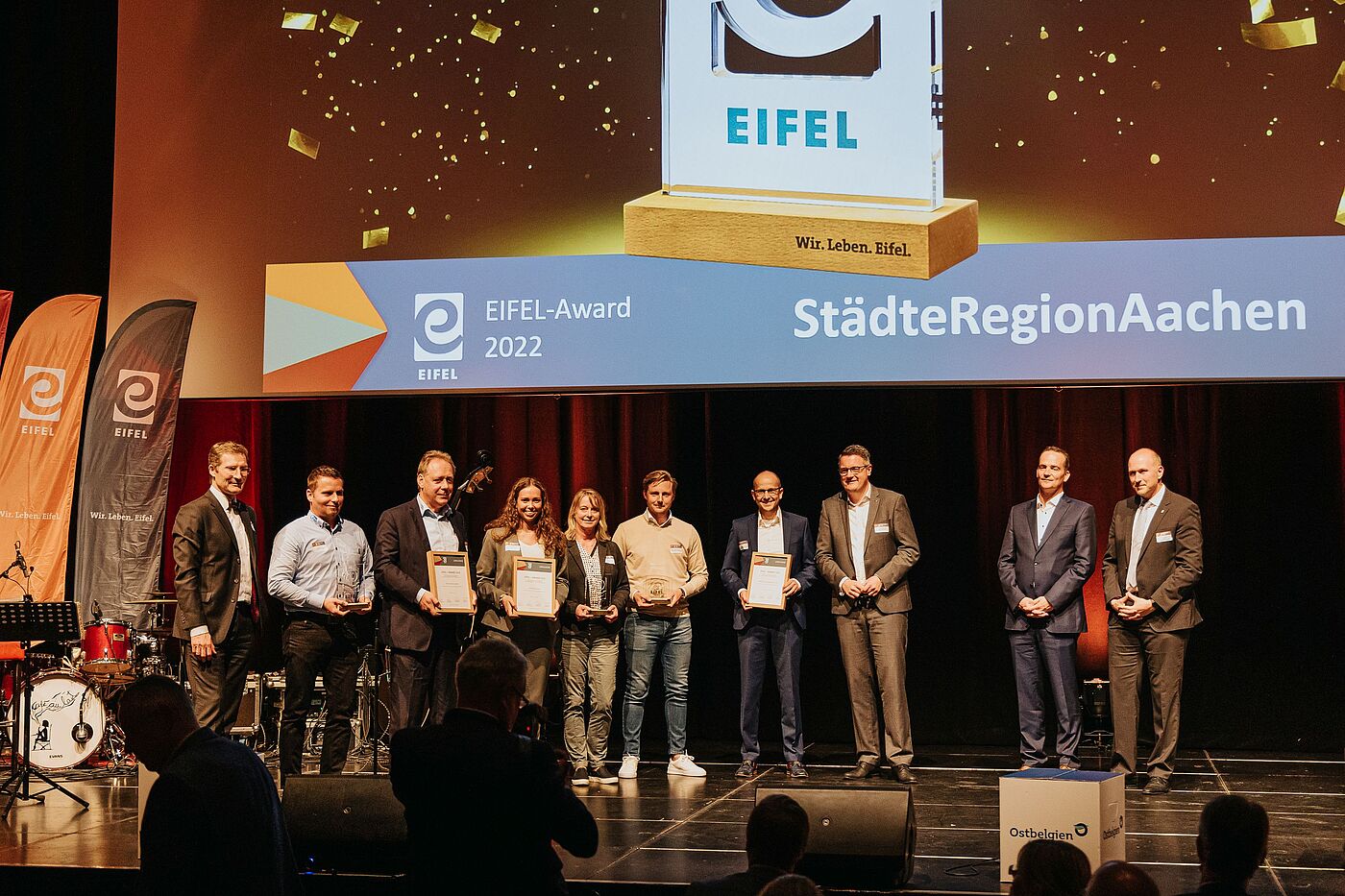 Preisträger bei der Entgegennahme der Auszeichnung