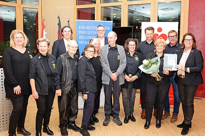 Gruppenfoto mit Vertreterinnen von der Alt-Aachener Bühne