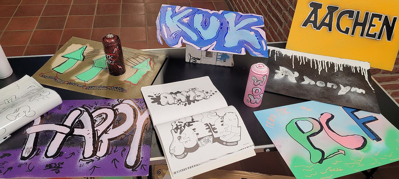 Spraydosen und Graffiti-Schilder