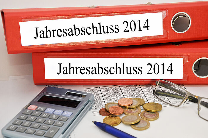 Ordnerrücken mit der Beschriftung Jahresabschluss 2014