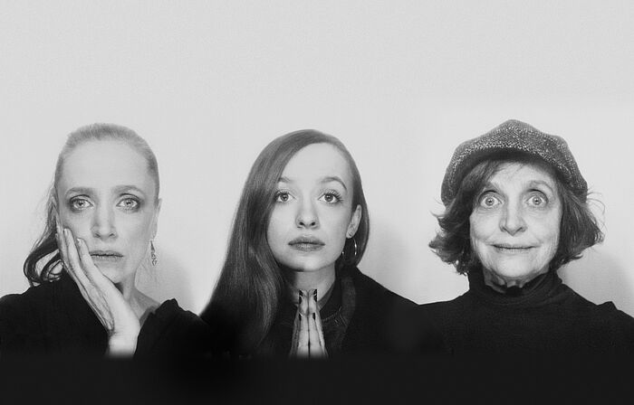 Porträtaufnahme der drei Schauspielerinnen, von links nach rechts Anna Thalbach, Nellie Thalbach und Katharina Thalbach