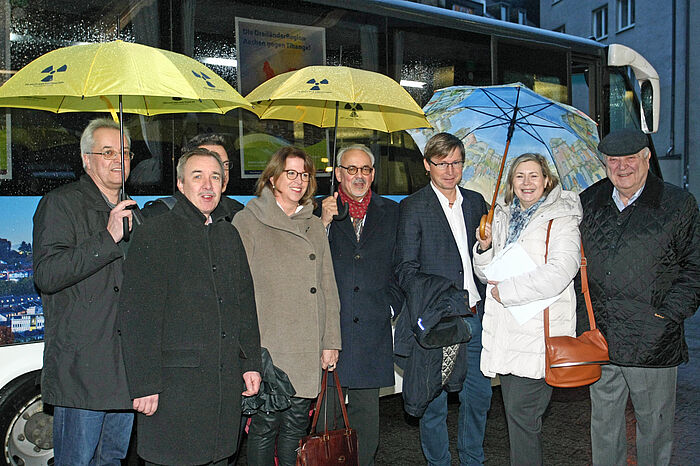 Auf dem Weg nach Brüssel, um die zweite Klage einzureichen (v.l.n.r.): Werner Krickel, Uwe F. Löhr, Martin Peters, Ulla Thönnessen, Städteregionsrat Helmut Etschenberg, Frank Schalge, Ingrid von Morandell und Georg Helg.