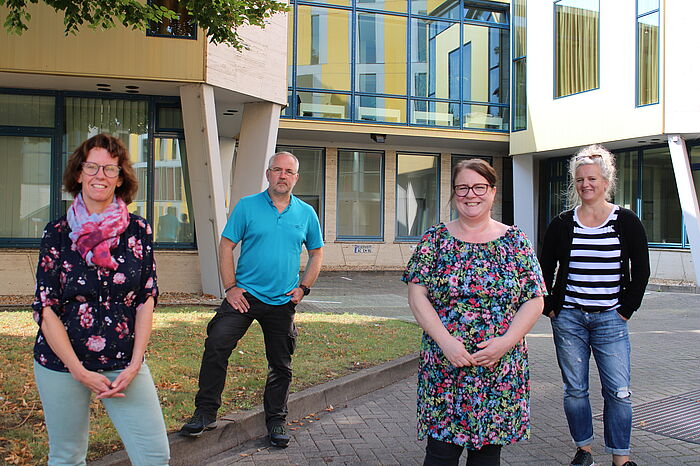 Wenig begeisterte Veranstalter (v.l.n.r): Christine Skrabal und Ralf Pauli (StädteRegion Aachen), Ute Piehl und Cornelia Wollny (Herzogenrath) Kindertheaterveranstalter von links nach rechts: Christine Skrabal, Ralf Pauli, Ute Piehl, Conny Wollny