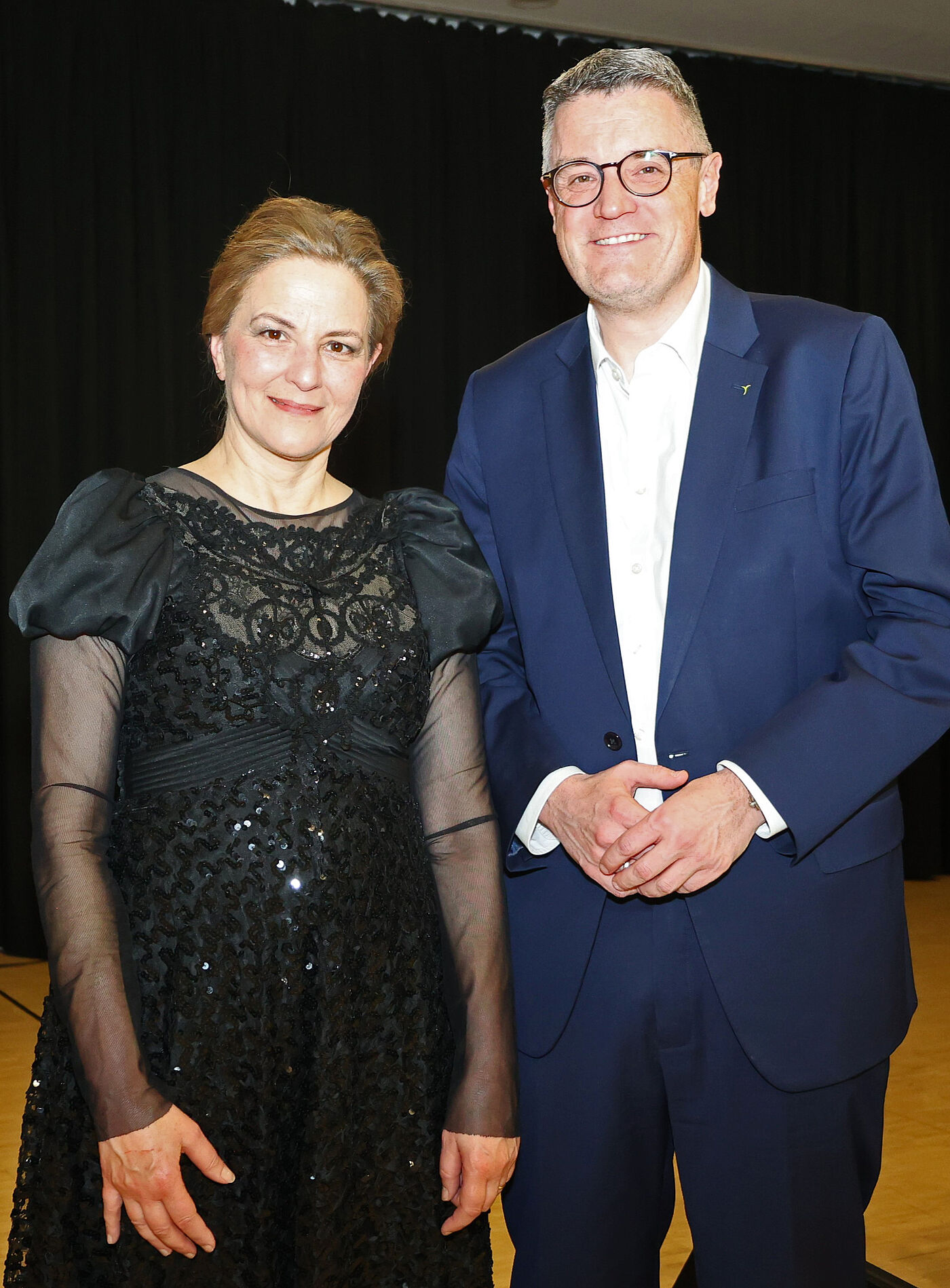Schauspielerin Martina Gedeck und Städteregionsrat Dr. Tim Grüttemeier 