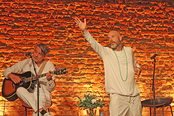 Marco Schmedtje (l.) und Jan Plewka (r.) versetzten das Publikum zurück in die 80er.