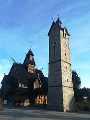 Außenansicht der Stabkirche Wang.