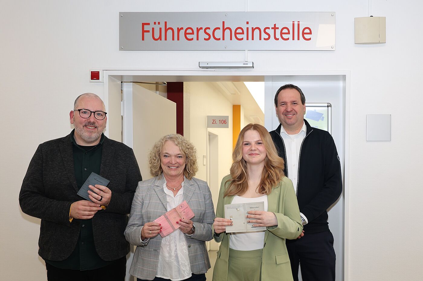 Die Mitarbeitenden des Straßenverkehrsamtes der StädteRegion Aachen arbeiten auf Hochtouren an der Bewältigung der großen Führerscheinumtausch-Welle.