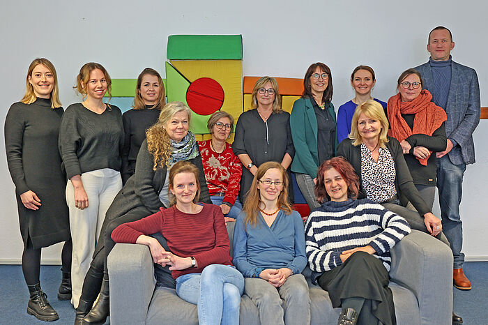 Gruppenbild von den Menschen, die in den Beratungsstellen für Familien der StädteRegion Aachen arbeiten