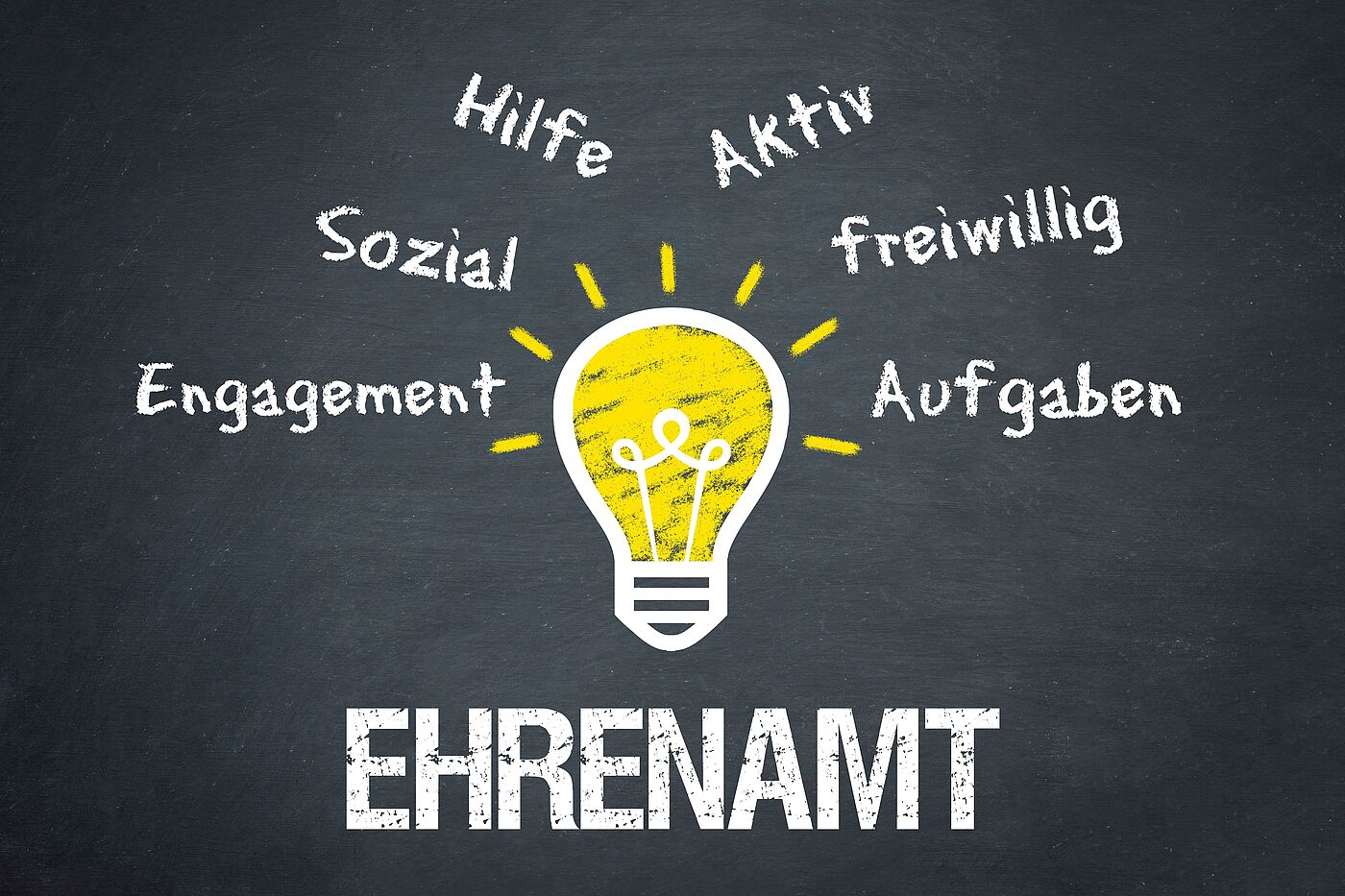 abgebildet ist eine Glühbirne, um welche die folgenden Begriffe wie Strahlen aufgeführt sind: Engagement, sozial, Hilfe, aktiv, freiwillig, Aufgaben. unter der Glühbirne steht Ehrenamt