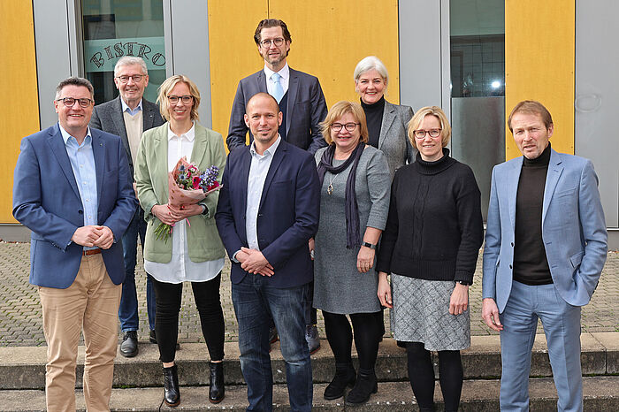 Von links: Städteregionsrat Dr. Tim Grüttemeier, Jürgen Rudig, Sabine Baranowski, Jörg Funk, Constantin Mertens, Gisela Unland, Ruth Meyering, Petra Pooch und Bildungsdezernent Markus Terodde.