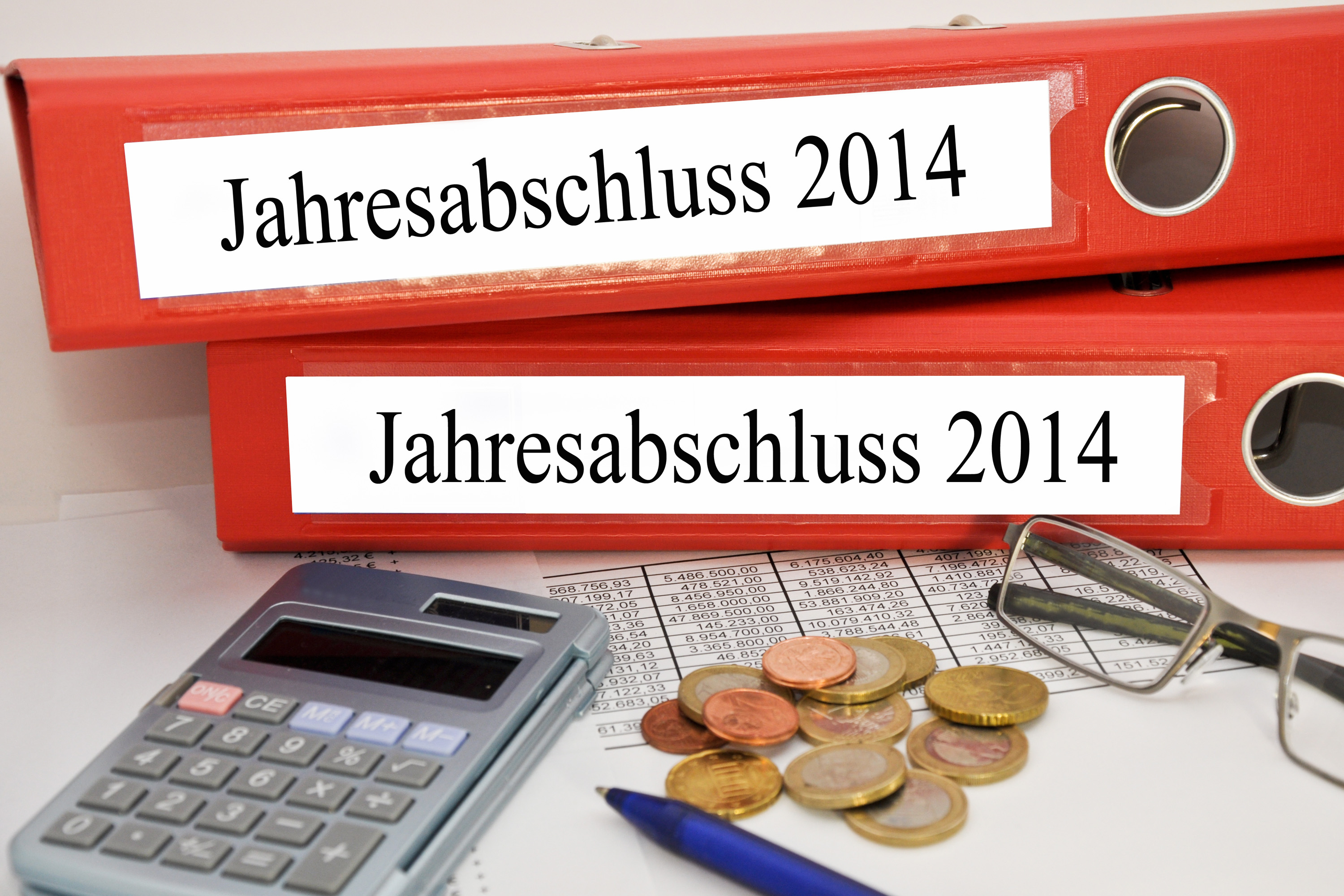 Ordnerrücken mit der Beschriftung Jahresabschluss 2014