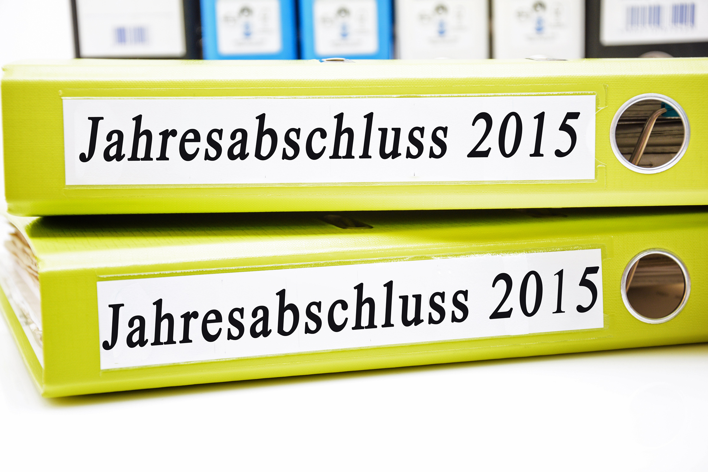 Ordnerrücken mit der Beschriftung Jahresabschluss 2015