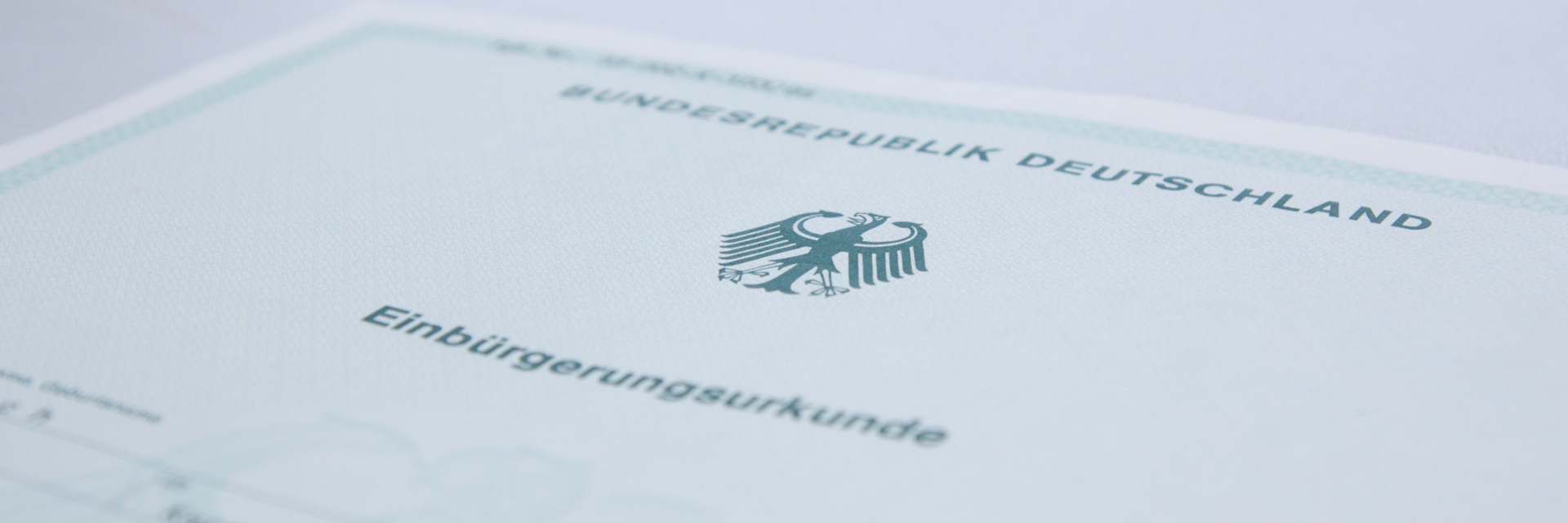 Detail der Vorderseite einer deutschen Einbürgerungsurkunde
