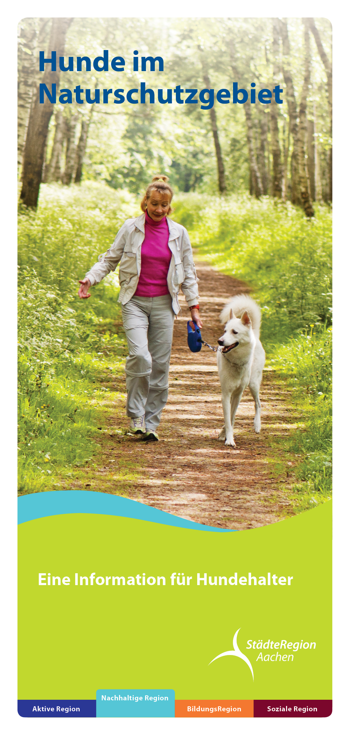 Deckblatt vom Flyer Hunde im Naturschutzgebiet, eine Frau die mit Ihrem Hund im Wald spazieren geht