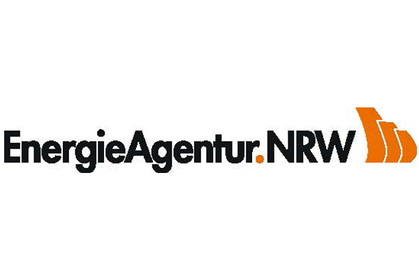 EnergieAgentur.NRW Logo, schwarz-oranger Schriftzug auf weißem Hintergrund