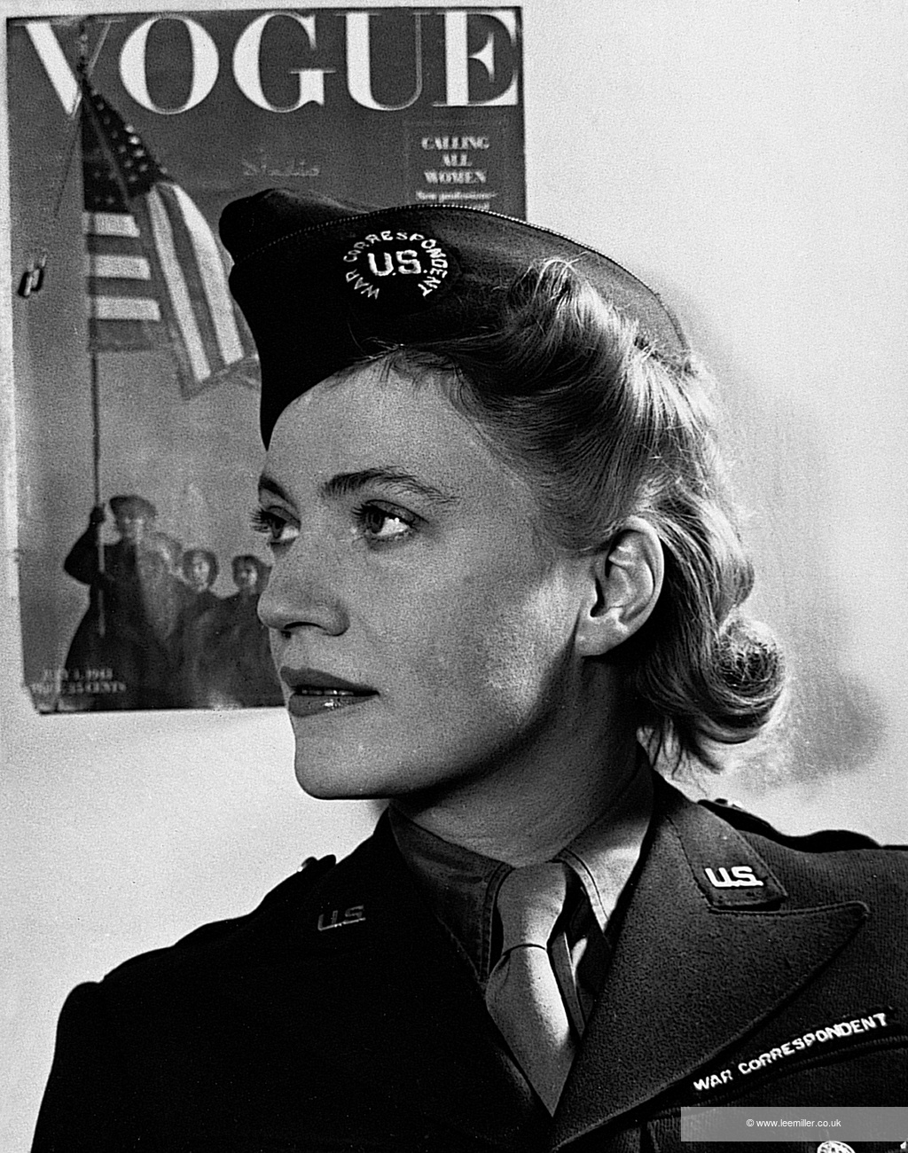 Lee Miller im Vogue Studio London, 1943. Fotografiert von David E. Scherman