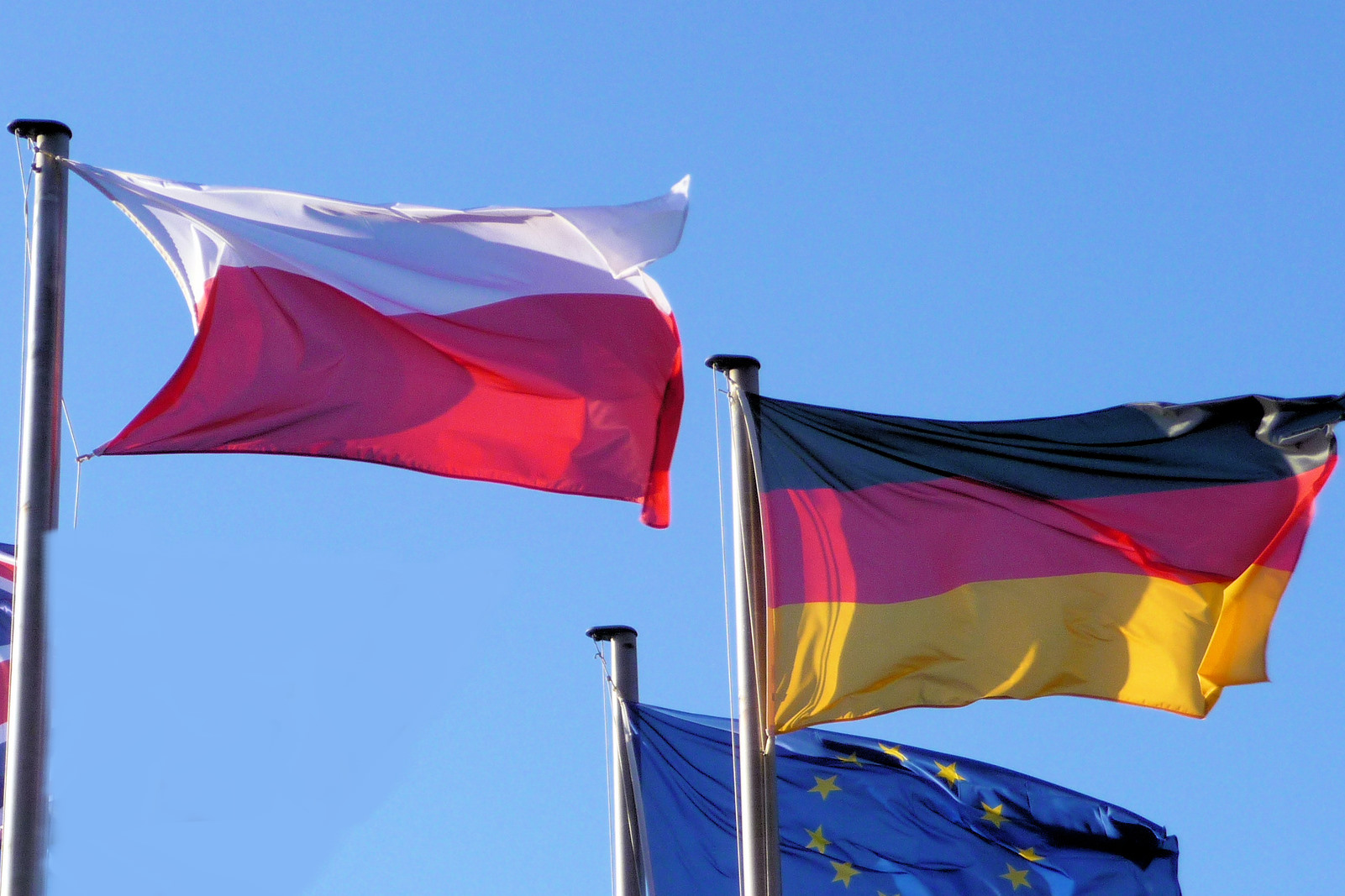 Polnische und deutsche Flagge