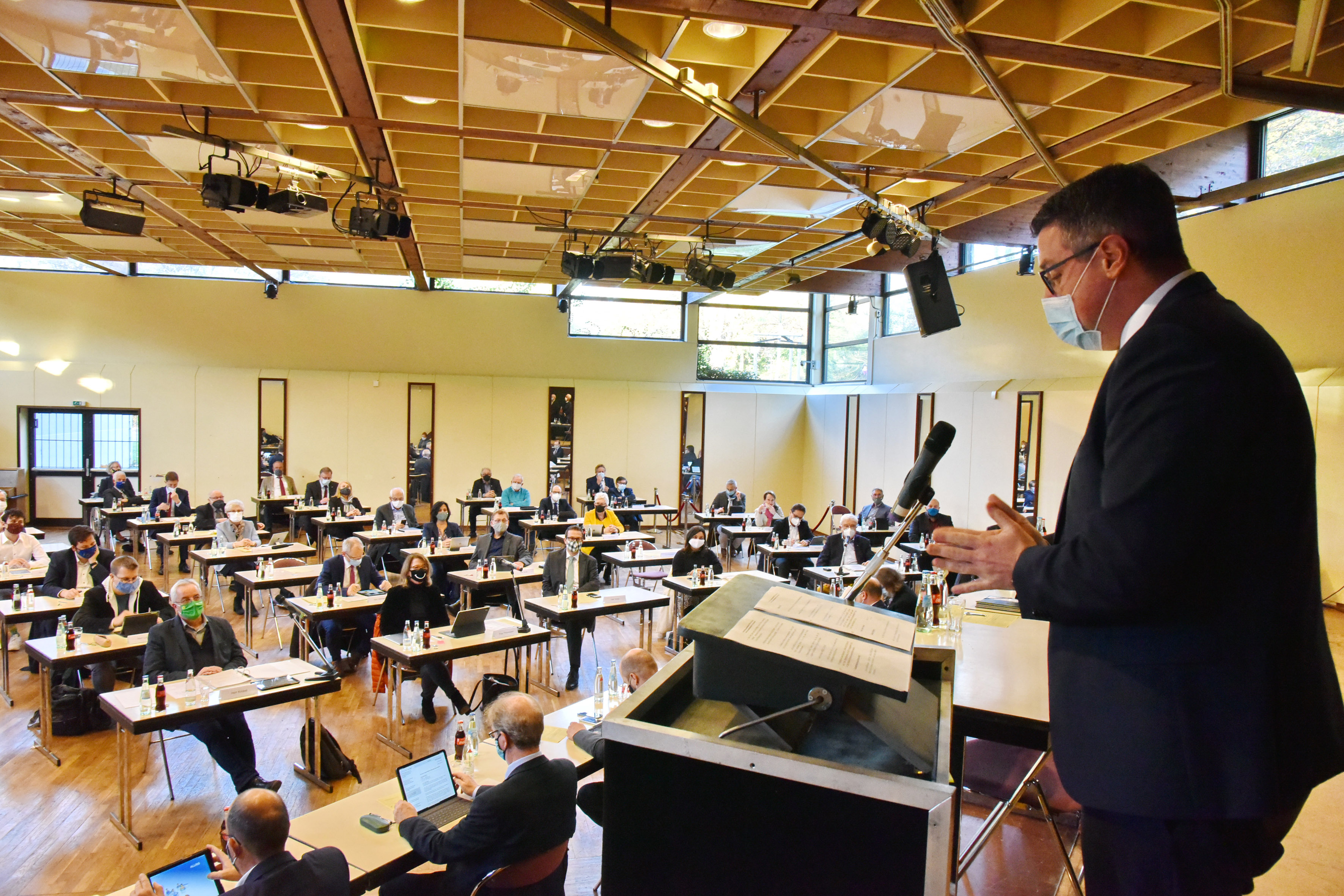 Städteregionstagssitzung unter hohen Hygienemaßnahmen im November 2020